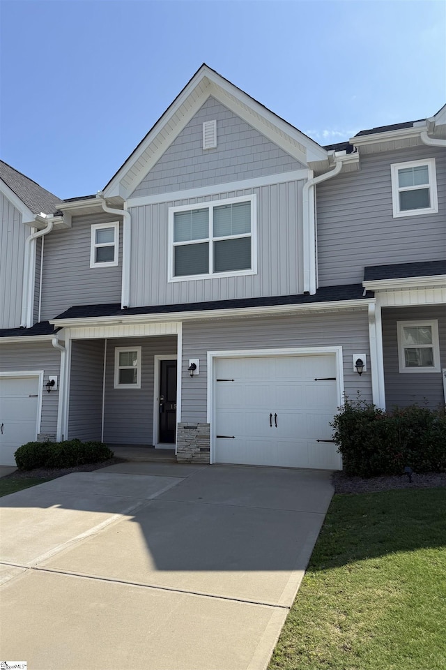158 Clingstone Trl, Duncan, SC 29334 - townhome / multi-family property featuring driveway, board and batten siding, and a garage