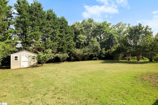 204 Dexter Bend Ct, Fountain Inn, SC 29644 - view of green lawn featuring a shed