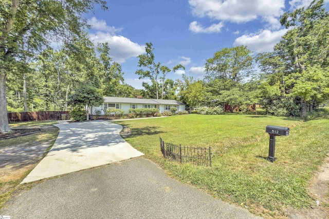 512 Old Mill Rd, Mauldin, SC 29662 - ranch-style house featuring asphalt driveway