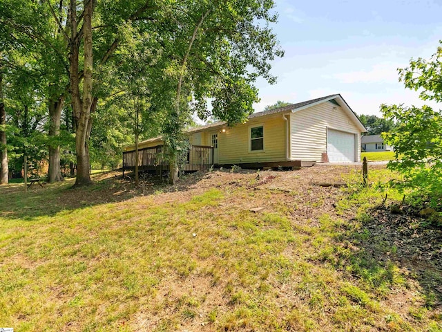 113 Commodore Dr, Duncan, SC 29334 - view of green lawn with a wooden deck