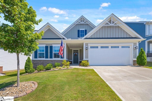 18 Yakama Way, Greenville, SC 29607 - craftsman inspired home featuring board and batten siding, driveway, a front lawn, stone siding, and a garage