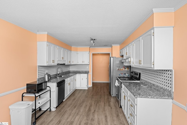 908 Harness Trl, Greenville, SC 29681 - kitchen featuring electric stove, dishwashing machine, black microwave, light wood finished floors, and decorative backsplash
