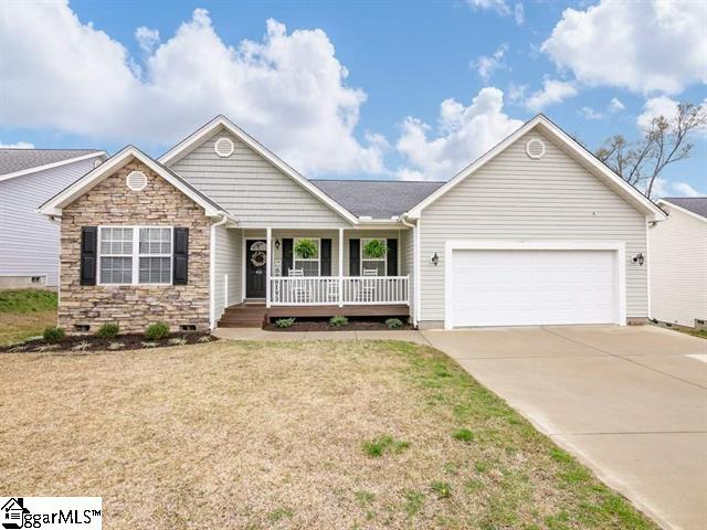 431 Lynnell Way, Moore, SC 29369 - ranch-style home with covered porch, a garage, driveway, stone siding, and a front yard