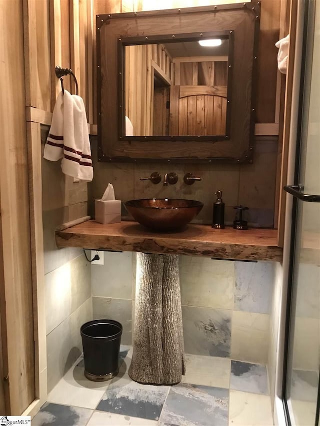 bathroom with sink