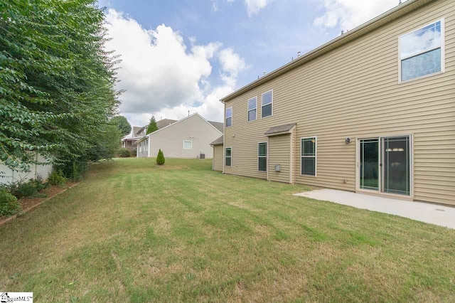 view of yard with a patio