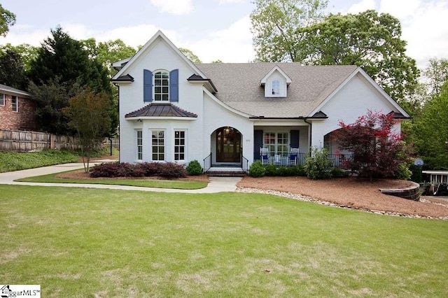 view of front of property with a front lawn