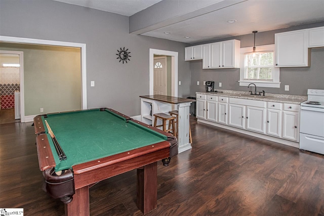 rec room featuring dark hardwood / wood-style flooring, sink, and billiards