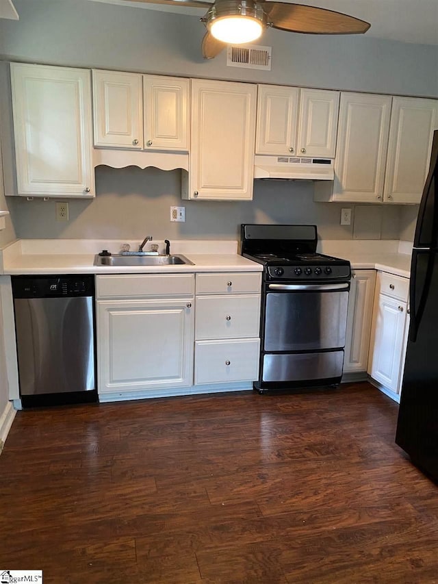 kitchen with dark wood-type flooring, stainless steel appliances, ceiling fan, and sink