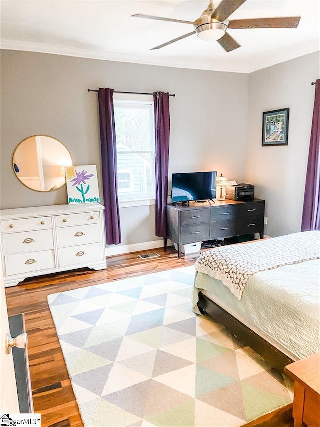 bedroom featuring light hardwood / wood-style floors and ceiling fan