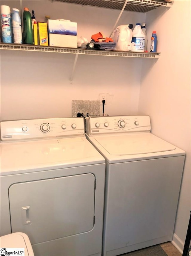 washroom featuring washing machine and clothes dryer