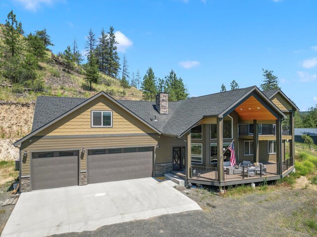 view of front of property featuring a garage