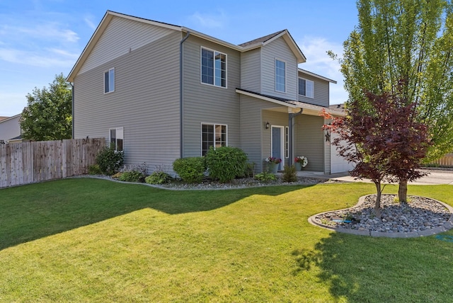 view of front facade featuring a front lawn