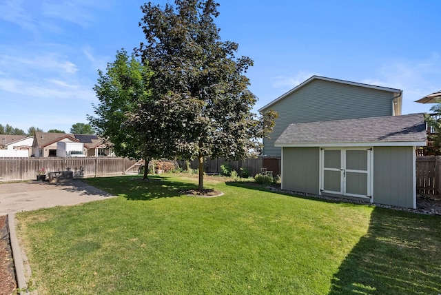 view of yard featuring a shed and a patio area