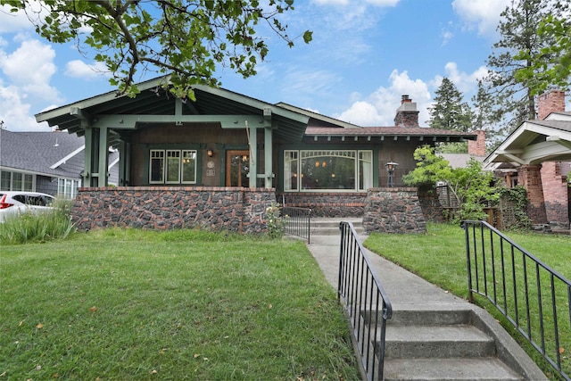 view of front of home featuring a porch and a front lawn