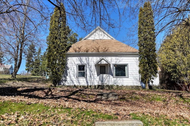 view of front facade featuring a shingled roof