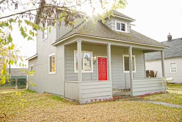 bungalow featuring a front yard