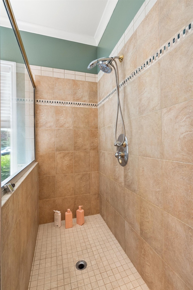 full bath with tiled shower