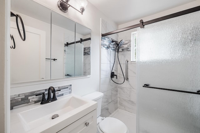 bathroom with tasteful backsplash, a shower with door, vanity, and toilet