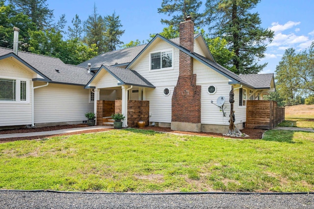 view of front of property with a front lawn