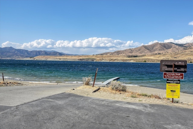 water view featuring a view of the beach and a mountain view