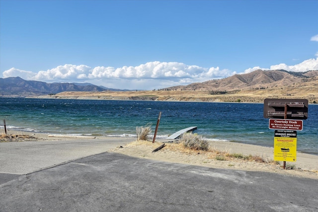 16547 E Whitelaw Rd, Wilbur, WA 99185 - property view of water featuring a view of the beach and a mountain view