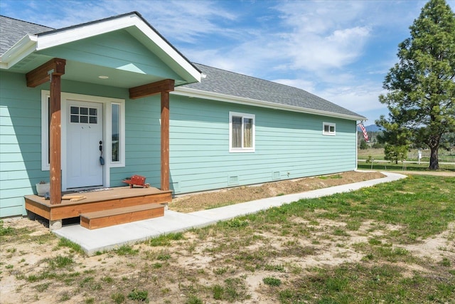 entrance to property with a shingled roof