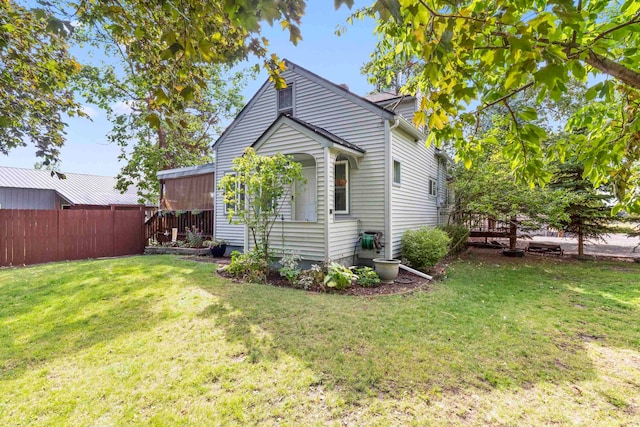 view of side of property featuring a lawn