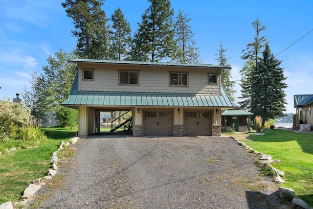 view of front of house featuring a front lawn and a carport