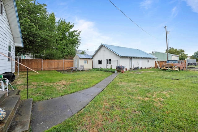 view of yard with a shed