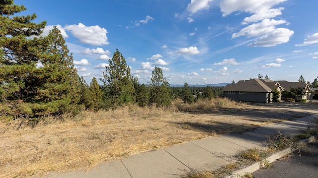 Listing photo 2 for 7612 N Cedar Rd, Spokane WA 99208