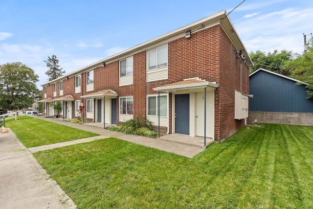 view of front of house with a front lawn