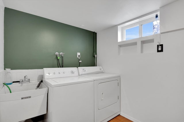 washroom featuring sink and washing machine and dryer