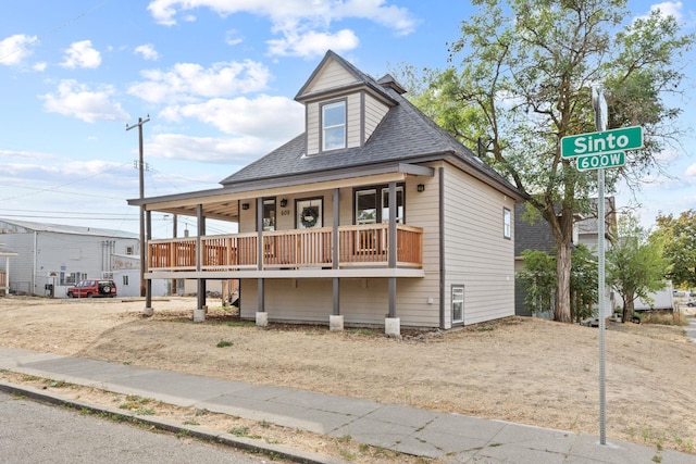 view of front facade featuring a porch