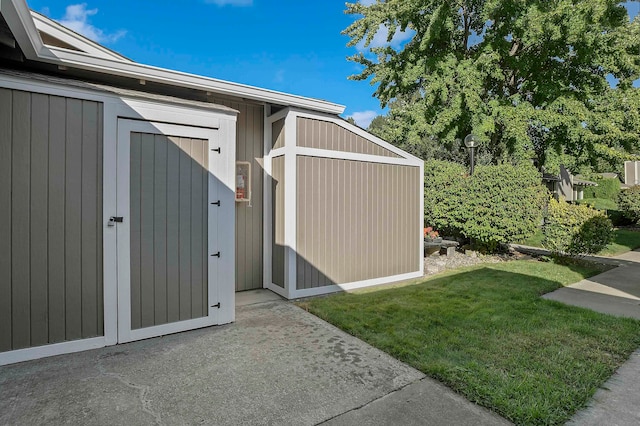 view of outbuilding featuring a lawn