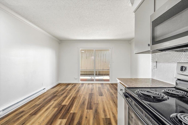 kitchen with ornamental molding, a textured ceiling, a baseboard heating unit, dark hardwood / wood-style floors, and electric range