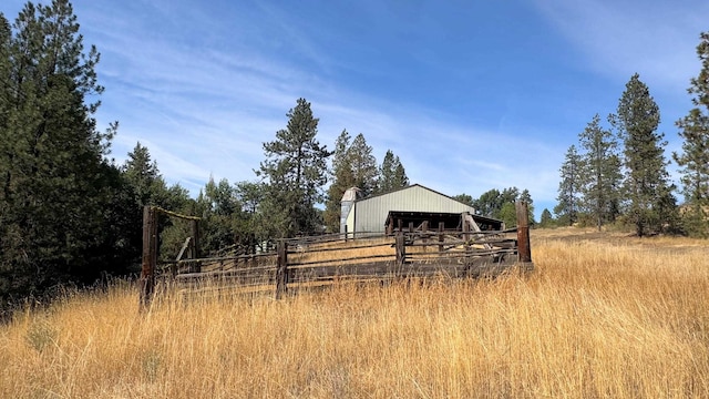 view of yard featuring an outbuilding and a rural view