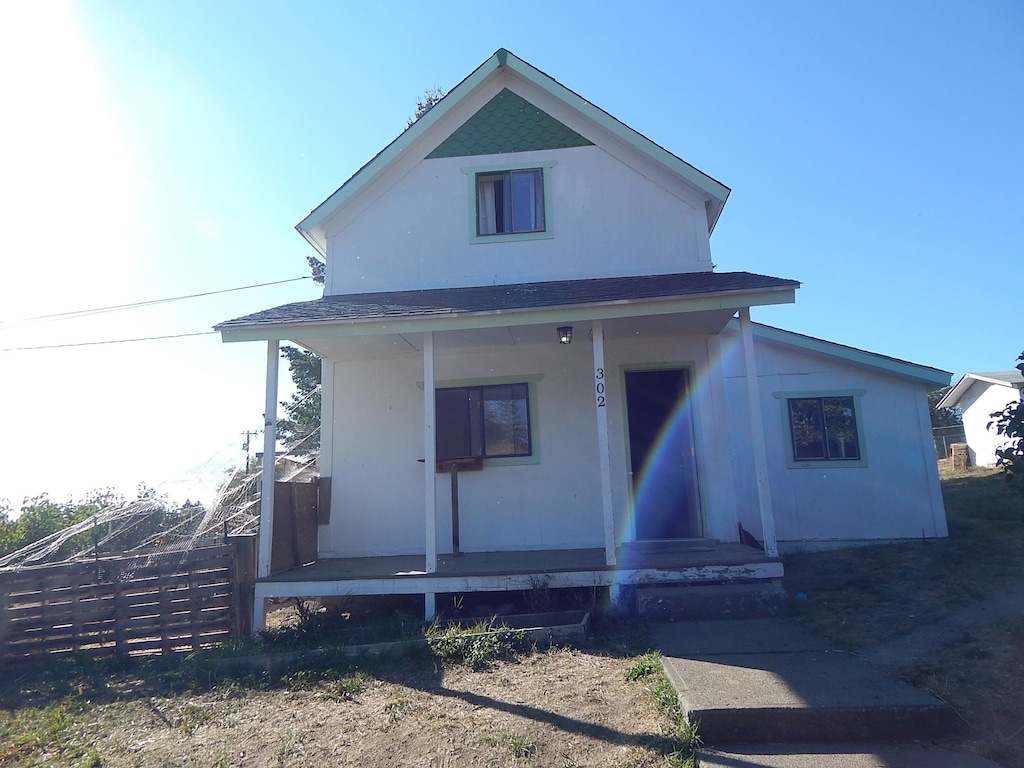 view of front facade featuring covered porch