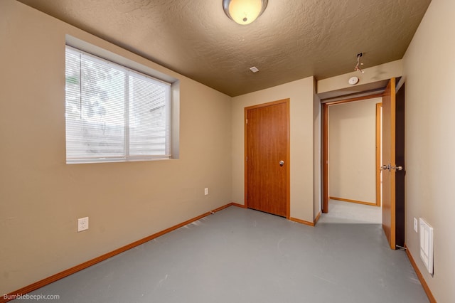 unfurnished bedroom featuring a textured ceiling