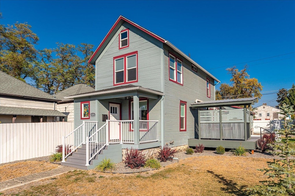 view of front of home featuring a porch