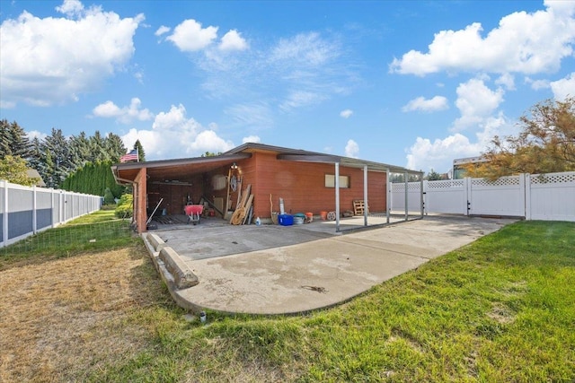 exterior space featuring a lawn