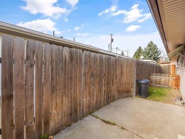 711 E Broad Avenue 715E Broad Ave, Spokane, WA 99207 - view of patio featuring fence
