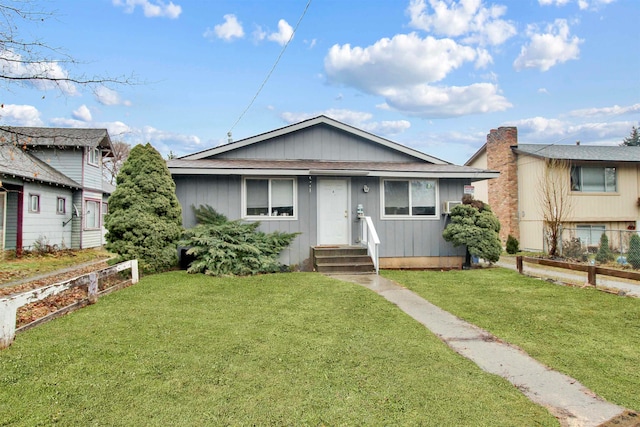 bungalow featuring a front yard