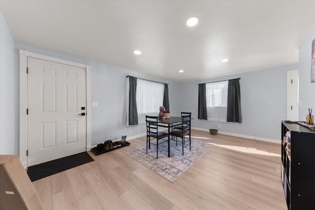 dining area with recessed lighting, light wood-type flooring, and baseboards