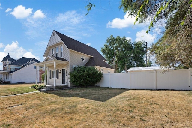 view of front of house with a front lawn