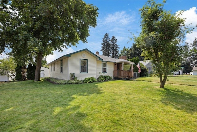 view of front of property with a front yard