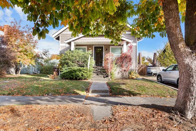 view of front of house featuring a front yard