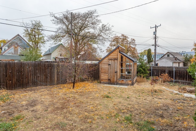 view of yard with a shed