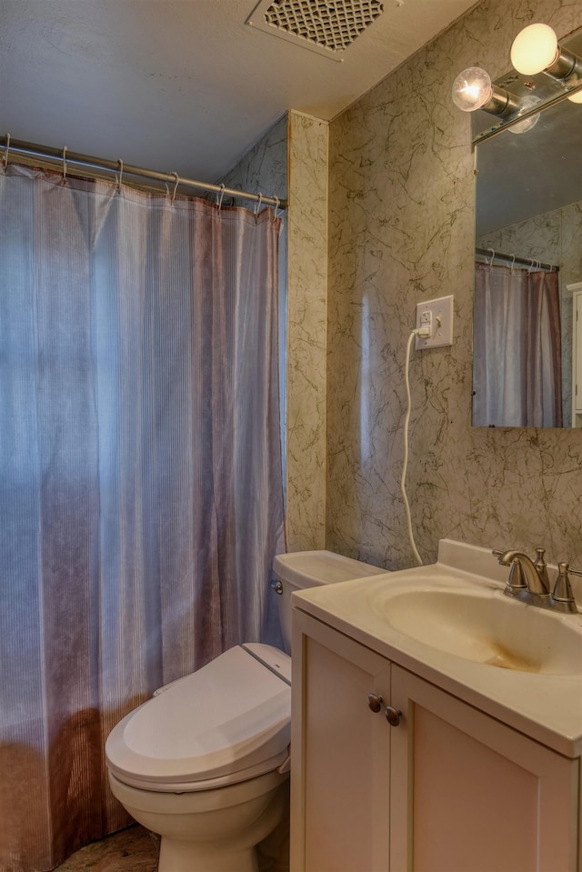 3224 E 28th Ave, Spokane, WA 99223 - full bath with vanity, toilet, a shower with curtain, and visible vents