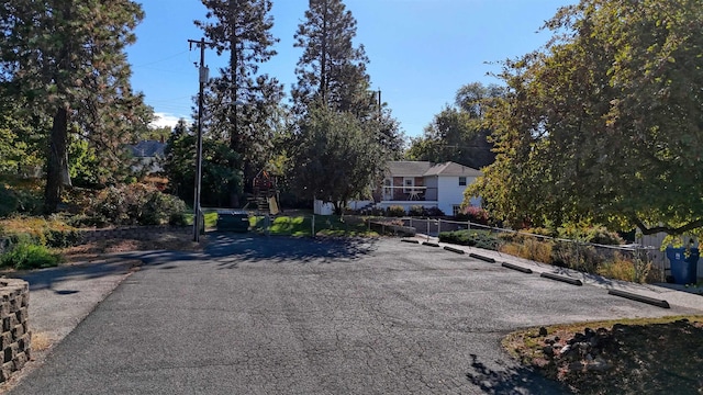 3224 E 28th Ave, Spokane, WA 99223 - view of front facade with fence and uncovered parking