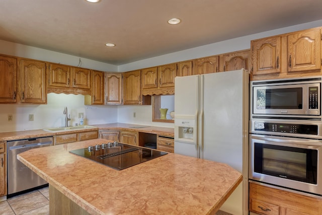 kitchen with sink, a center island, stainless steel appliances, and light tile patterned floors